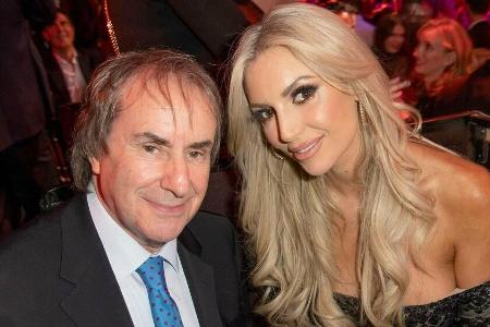 Musiker Chris de Burgh und seine Tochter, Rosanna Davison, bei einer Veranstaltung im Jahr 2019 in Köln Musiker Chris de Burgh und seine Tochter, Rosanna Davison, bei einer Veranstaltung im Jahr 2019 in Köln