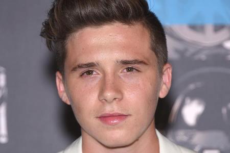Brooklyn Beckham und Freundin Nicola Peltz sollen sich verlobt haben. Brooklyn Beckham und Freundin Nicola Peltz sollen sich verlobt haben.