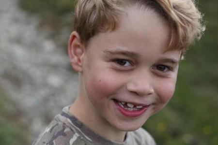 Mit diesem neuen Foto bedankt sich Prinz George für die Geburtstagsgrüße Mit diesem neuen Foto bedankt sich Prinz George für die Geburtstagsgrüße