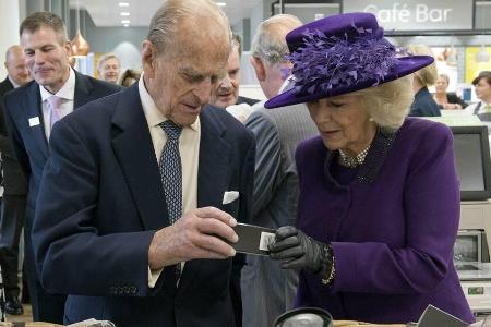 Prinz Philip übergibt seinen Posten als Ehrenoberst an Herzogin Camilla Prinz Philip übergibt seinen Posten als Ehrenoberst an Herzogin Camilla