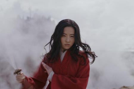 Yifei Liu als Mulan. Yifei Liu als Mulan.