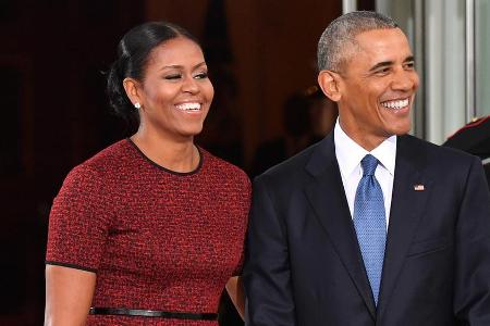 Michelle und Barack Obama werden gemeinsam in einem neuen Podcast zu hören sein. Michelle und Barack Obama werden gemeinsam in einem neuen Podcast zu hören sein.
