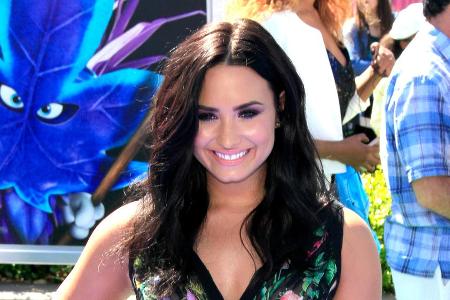 Demi Lovato trägt neuerdings einen funkelnden Verlobungsring am Finger.