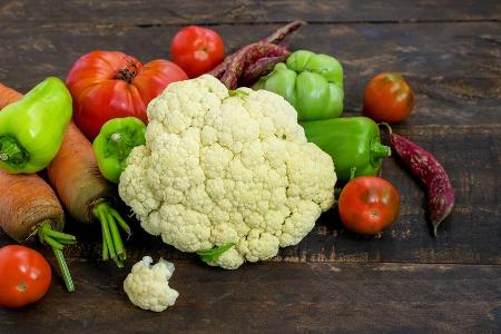 Im Juli geben Blumenkohl und Tomaten den Ton an. Im Juli geben Blumenkohl und Tomaten den Ton an.