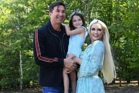 Daniela Katzenberger genießt ihr Familienglück mit Ehemann Lucas und Tochter Sophia. Daniela Katzenberger genießt ihr Familienglück mit Ehemann Lucas und Tochter Sophia.