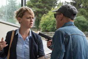 "Nichts zu verlieren": Richy (Georg Friedrich) bedroht Irma (Lisa Wagner)