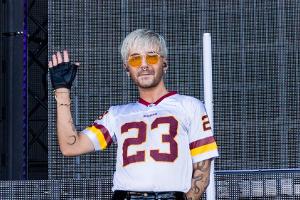 Bill Kaulitz zeigt sich mit neuem Tattoo im Gesicht