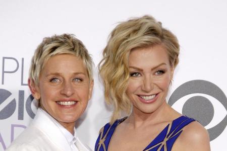 Ellen DeGeneres (links) und Portia de Rossi bauen ihr Zuhause zur Festung um. Ellen DeGeneres (links) und Portia de Rossi bauen ihr Zuhause zur Festung um.