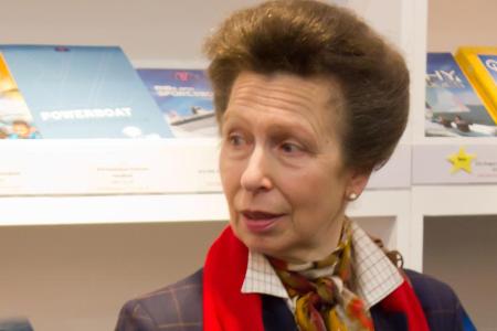 Prinzessin Anne benötigt für ihr Haarstyling nicht viel Zeit. Prinzessin Anne benötigt für ihr Haarstyling nicht viel Zeit.