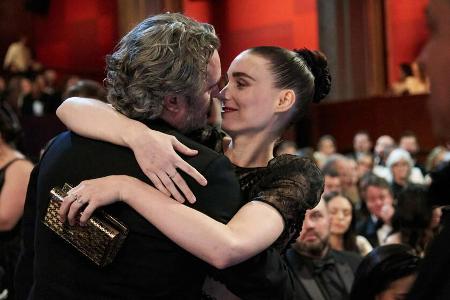 Joaquin Phoenix und Rooney Mara sind offenbar Eltern geworden Joaquin Phoenix und Rooney Mara sind offenbar Eltern geworden