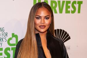 Deshalb spritzt Chrissy Teigen in der Schwangerschaft Botox