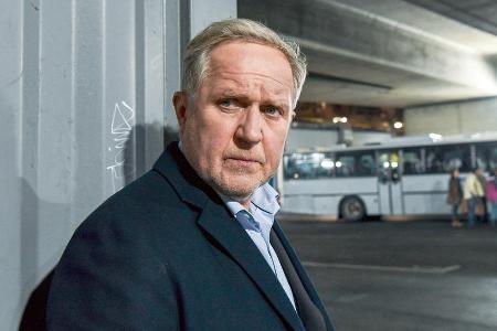 Harald Krassnitzer schlüpft in Harald Krassnitzer schlüpft in