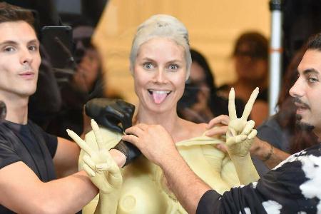 Heidi Klum bei der Verkleidung für ihre Halloween-Party im vergangenen Jahr Heidi Klum bei der Verkleidung für ihre Halloween-Party im vergangenen Jahr