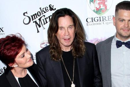 Jack Osbourne (re.) mit seinen Eltern auf dem roten Teppich. Jack Osbourne (re.) mit seinen Eltern auf dem roten Teppich.