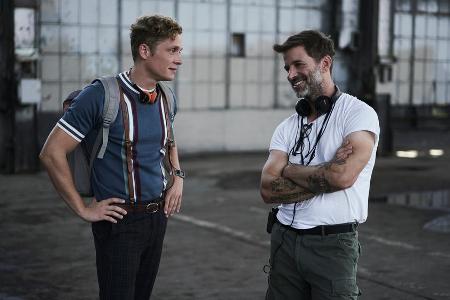 Matthias Schweighöfer (l.) mit Zack Snyder (r.). Matthias Schweighöfer (l.) mit Zack Snyder (r.).