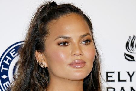 Chrissy Teigen muss derzeit, schwanger mit dem dritten Kind, das Bett hüten. Chrissy Teigen muss derzeit, schwanger mit dem dritten Kind, das Bett hüten.