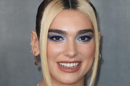 Dua Lipa trägt den Herbst-Trend Dua Lipa trägt den Herbst-Trend