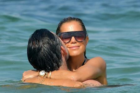 Sylvie Meis und Niclas Castello glücklich beim Planschen: So oder so ähnlich wie hier im Sommer 2019 in Saint-Tropez, Frankr... Sylvie Meis und Niclas Castello glücklich beim Planschen: So oder so ähnlich wie hier im Sommer 2019 in Saint-Tropez, Frankr...
