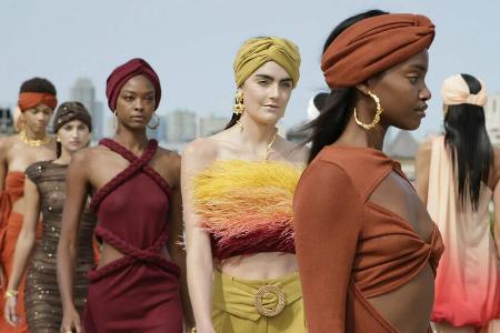 Das Fashionlabel Bronx and Banco hat bei der New York Fashion Week 2020 zeitlose Erdtöne präsentiert. Das Fashionlabel Bronx and Banco hat bei der New York Fashion Week 2020 zeitlose Erdtöne präsentiert.