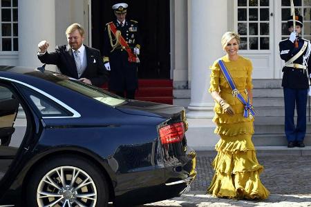 Königin Máxima hat ihren Mann, König Willem-Alexander der Niederlande, in die Grote Kerk in Den Haag begleitet. Königin Máxima hat ihren Mann, König Willem-Alexander der Niederlande, in die Grote Kerk in Den Haag begleitet.