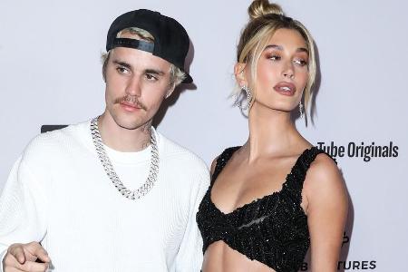Justin Bieber und seine Ehefrau Hailey verstehen offensichtlich viel Spaß. Justin Bieber und seine Ehefrau Hailey verstehen offensichtlich viel Spaß.