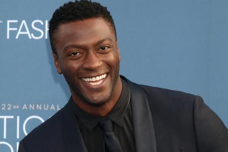 Aldis Hodge wird auf der Kinoleinwand zu Hawkman. Aldis Hodge wird auf der Kinoleinwand zu Hawkman.