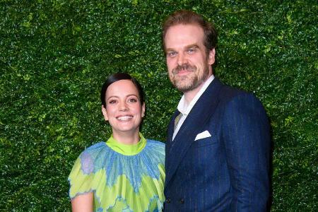 Lily Allen und David Harbour sind seit einigen Wochen Mann und Frau Lily Allen und David Harbour sind seit einigen Wochen Mann und Frau
