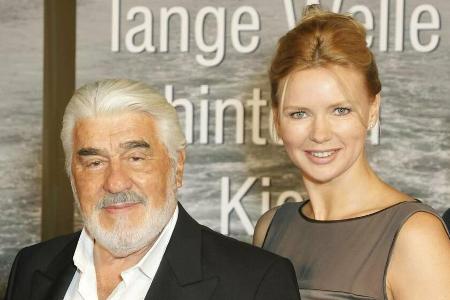 Mario Adorf und Veronica Ferres bei einem gemeinsamen Fototermin im Jahr 2010 in Wien. Mario Adorf und Veronica Ferres bei einem gemeinsamen Fototermin im Jahr 2010 in Wien.