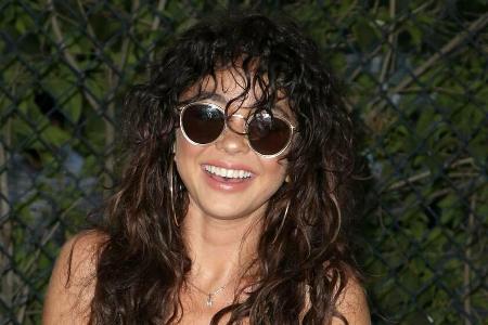 Schauspielerin Sarah Hyland präsentiert im Sommer gern ihre Lockenpracht. Schauspielerin Sarah Hyland präsentiert im Sommer gern ihre Lockenpracht.