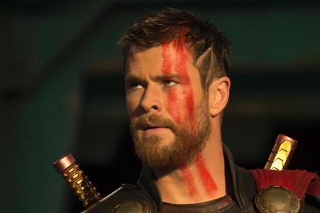 Chris Hemsworth als Donnergott in Chris Hemsworth als Donnergott in