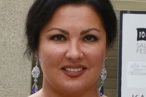 Anna Netrebko liegt mit Covid-19 im Krankenhaus