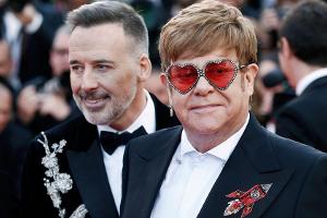 Elton John stellt eine Million US-Dollar für Aids-Hilfe bereit