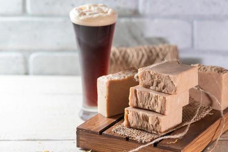 Bier gibt es nicht nur flüssig, sondern auch in Seifenform.