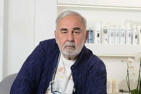 Udo Walz in seinem Friseursalon.