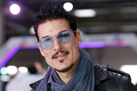 Ex-Dschungelcamper Chris Töpperwien hat sich von seinem charakteristischen Anchor-Bart verabschiedet. Ex-Dschungelcamper Chris Töpperwien hat sich von seinem charakteristischen Anchor-Bart verabschiedet.