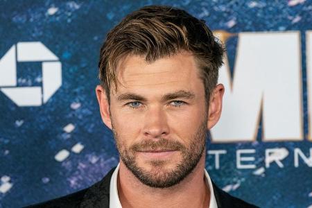 Chris Hemsworth wurde beim Interview von seinen Kindern unterbrochen Chris Hemsworth wurde beim Interview von seinen Kindern unterbrochen