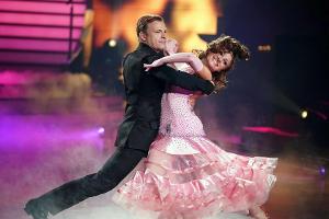"Let's Dance": Discofox mit Absperrbändern und ein Befruchtungstanz