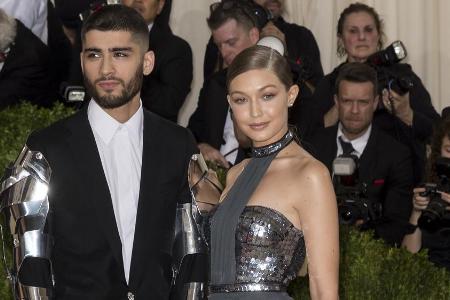 Zayn Malik und Gigi Hadid befinden sich derzeit offenbar gemeinsam in Selbstisolation. Zayn Malik und Gigi Hadid befinden sich derzeit offenbar gemeinsam in Selbstisolation.