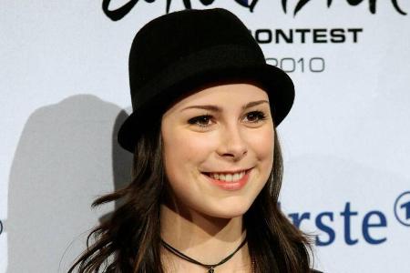 Lena Meyer-Landrut auf einer Pressekonferenz nach ihrem ESC-Sieg im Jahr 2010. Lena Meyer-Landrut auf einer Pressekonferenz nach ihrem ESC-Sieg im Jahr 2010.