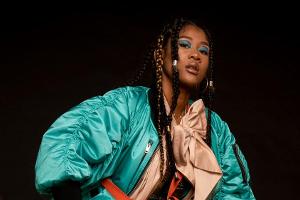 Rose May Alaba bedankt sich in ihrer Single "Oshey" bei ihrer Familie und ihren Freunden