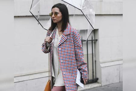 Sonnenbrille und Regenschirm: Im April ist häufig beides ein Muss. Sonnenbrille und Regenschirm: Im April ist häufig beides ein Muss.