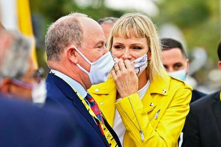 Fürst Albert und Charlène beim Auftakt der Tour de France in Nizza. Fürst Albert und Charlène beim Auftakt der Tour de France in Nizza.