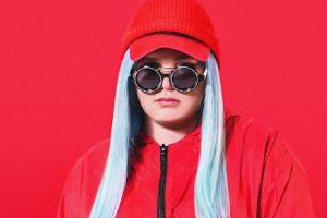Tones and I: Wie der Erfolg die Songwriterin verändert hat