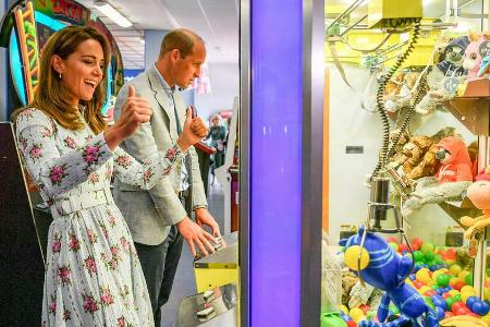 William und Kate im Spielparadies auf Barry Island. William und Kate im Spielparadies auf Barry Island.