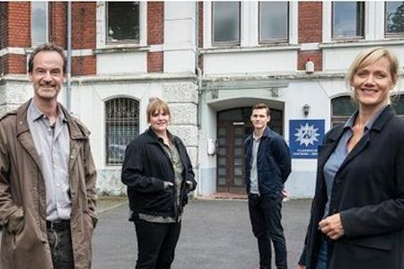 Jörg Hartmann, Stefanie Reinsperger, Rick Okon und Anna Schudt (v.l.) bei den Dreharbeiten zum Dortmund- Jörg Hartmann, Stefanie Reinsperger, Rick Okon und Anna Schudt (v.l.) bei den Dreharbeiten zum Dortmund-