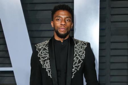 Chadwick Boseman im Jahr 2018 bei der Vanity Fair Oscar Party. Chadwick Boseman im Jahr 2018 bei der Vanity Fair Oscar Party.