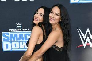 Zwillinge Nikki und Brie Bella bekommen fast zeitgleich ein Baby