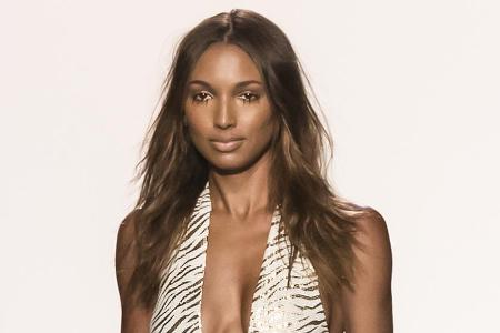 Model Jasmine Tookes im funkelnden Zebra-Print. Model Jasmine Tookes im funkelnden Zebra-Print.