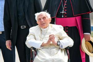 Emeritierter Papst Benedikt XVI. soll schwer erkrankt sein