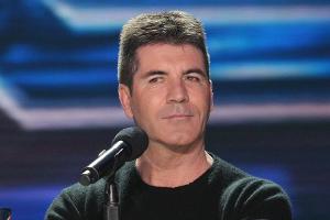 Simon Cowell entkommt nur knapp dem Rollstuhl